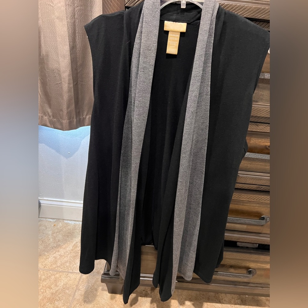 Miss Tina Cardigan/vest sleeveless size 2x